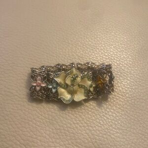Vintage flower bracelet